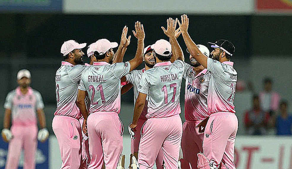অ্যাশেজের ছায়ায় সাদা বলের প্রস্তুতি: ইংল্যান্ডের সতর্ক পথে লুকানো ফাঁক