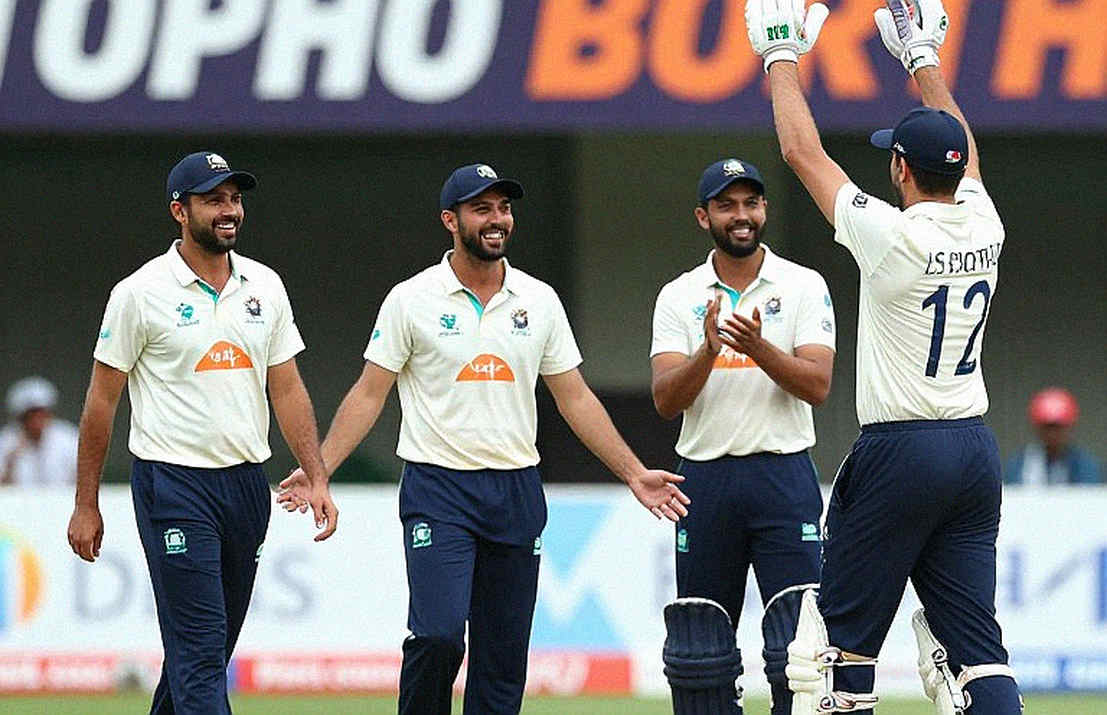 প্রমাণের আদালতে ক্রিকেট: খালি ডেটা, ট্রান্সফার গুজব আর VAR-এর সততা