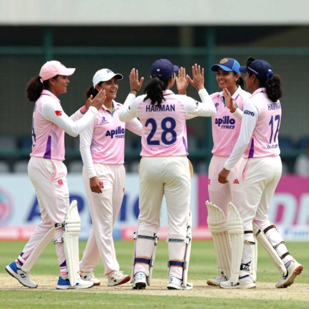 ট্রান্সফার উইন্ডোর কোলাহলে হারিয়ে যাওয়া সংকেত: ক্রিকেটের চুক্তি, নিয়ম ও নীরবতার ভাষা