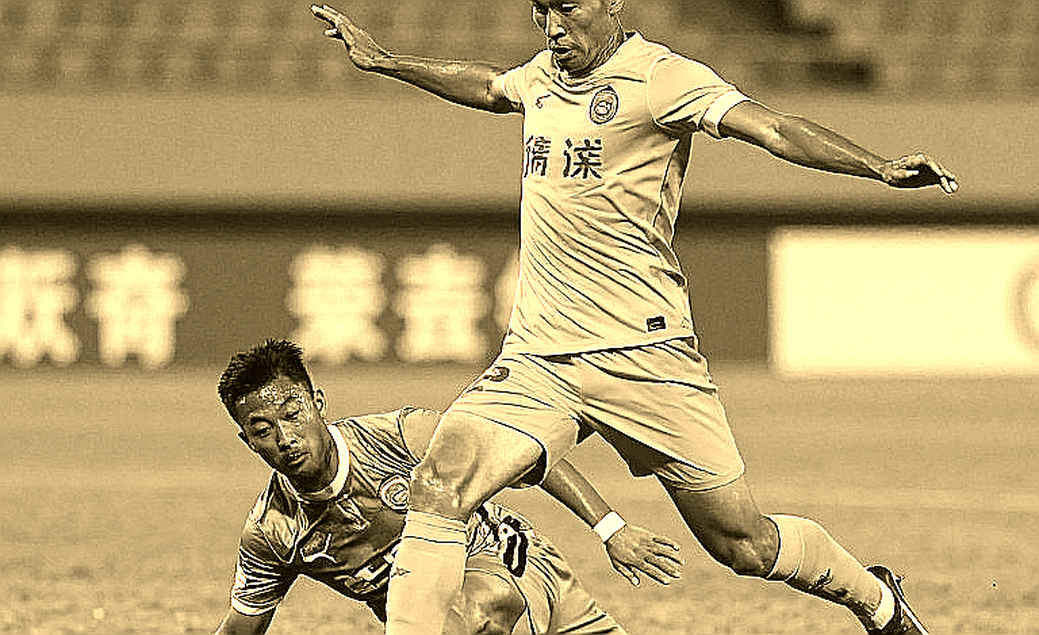 ৪০ মিটার করিডোর: খালি স্টেডিয়ামের নীরব মাঠেই ম্যাচের আসল পাঠ